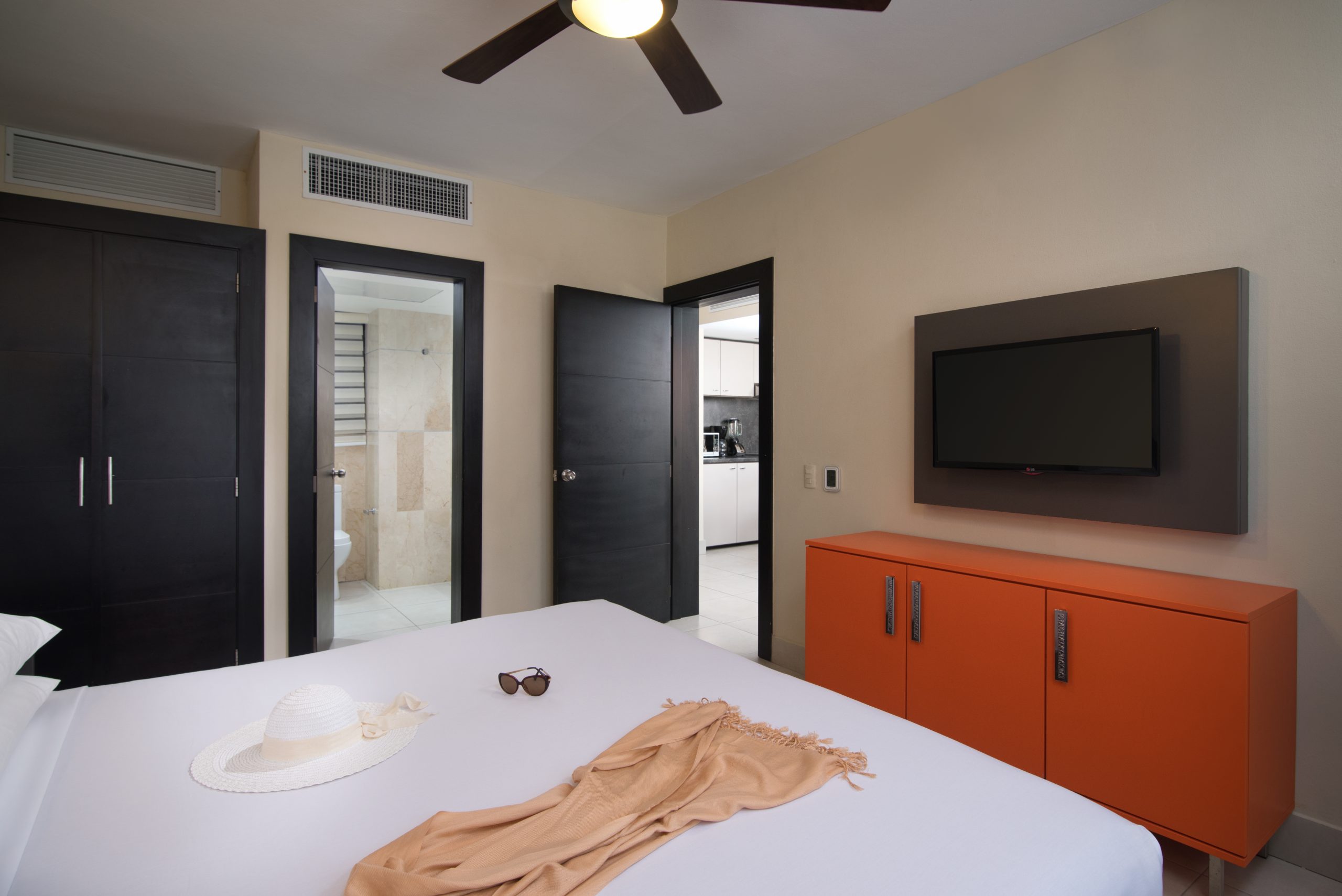 2018_Roayl-Suites_7-scaled